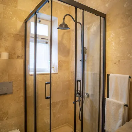 B&y Burgaz Σελτσούκ